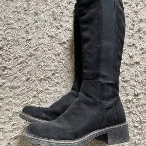 Boots svarta