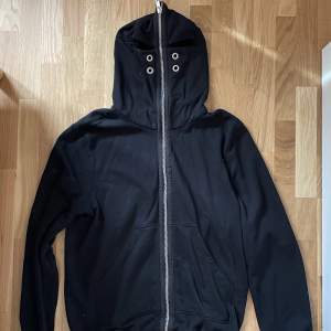 En full zip hoodie med gimp design från rick owens, skriv för fler bilder eller andra frågor.
