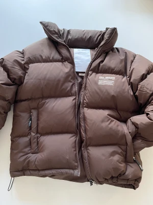 Axel Arigato jacka  - Axel Arigato - Observer Pufferjacka storlek S passar kille 176 cm.  Mycket bra skick!! 