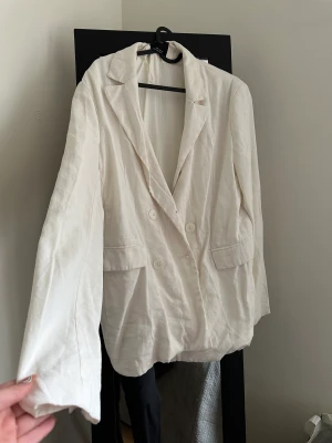 Oversized kavaj  - En vit oversized kavaj 