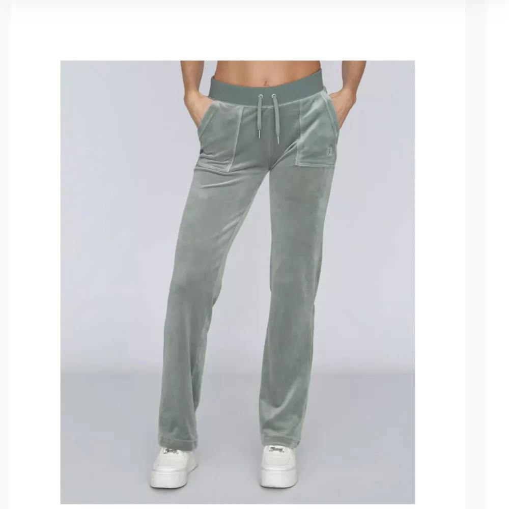 Säljer mina ljusgröna juicy country byxor som är i bra skick men dom kommer inte till användning längre. Skriv privat för fler bilder eller frågor💗. Jeans & Byxor.
