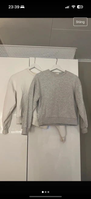 2-pack sweatshirt - 2-pack med sweatshirts i grå och vit❤️ båda i strl xxs🍁