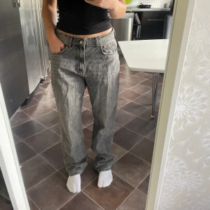 Jeans  - Baggy jeans från Gina Tricot. Kommer inte till användning och i bra skick. (Jag är 160 cm) 💘