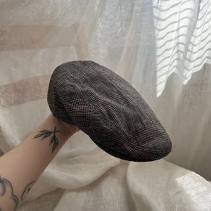 Gubbkeps från Amanda Christensen  - Superfin gubbkeps från Amanda Christensen. I fint skick. Består av 60% ull!