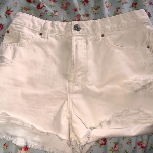Jeans shorts  - Oanvända jeans shorts mid waist