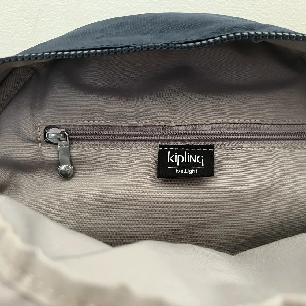 Light city, Clean and comfy. Barely used (less than 10 times) New price: 1169 kr. Laukut & Käsilaukut.