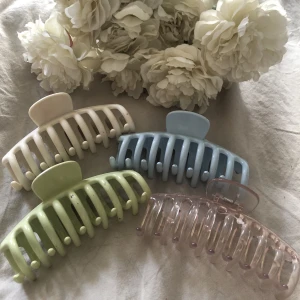 Hårklämmor hårklämma - Fina färger perfekt till sommaren 30kr för alla 