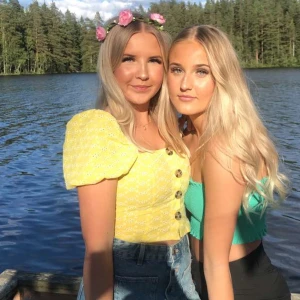 Topp - Jättesöt topp, från Nelly, använd en gång då den är för liten tyvärr. 