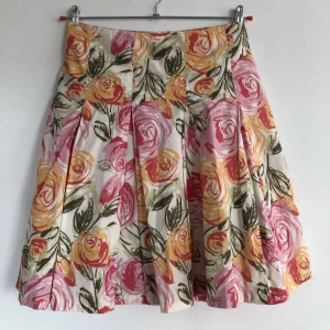 Mexx kjol - Somrig kjol från mexx i storlek 36. Gott skick 