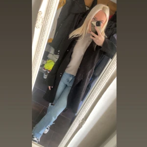 Kappa  - Svart kappa från vila, aldrig använt den så den är i nyskick❤️ fråga om det är något ni undrar över!
