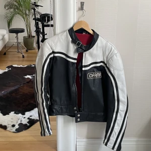 Jofama skinnjacka - Äkta läder, jättebra skick. Storlek M i herrstorlek.