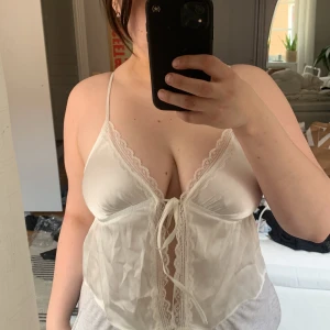 Topp - Så söt topp från nakd, justerbara band i bak.