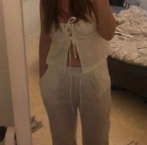 Linnebyxor  - Säljer mina linnebyxor från Gina tricot då jag har 2 par. Endast använda 1 gång, inga alls skador eller defekter. Precis som nya❤️ 