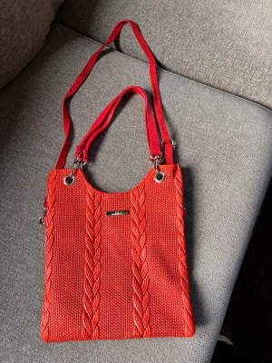 Väska  - Snygg väska aldrig använd 