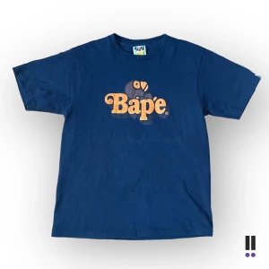 bape x babymilo t-shirt - ❗️❗️MYCKET MER FINNS PÅ www.benimdenim.se❗️❗️skitfet bape spellout tee! 💜100% cotton 💜Size M 💜pit to pit: 48 💜TAR EMOT TRADES OCH ERBJUDANDEN 💜priset är inte fast 
