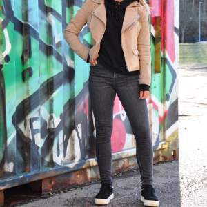 Grå jeans från Zara i slim modell, storlek 36✨
