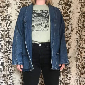 Jeansjacka - Superfin vintage jeansjacka/kavaj! Storlek: M/L. Pris: 250 + frakt.