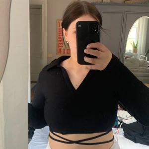 Topp - Topp från nakd med knytning under brösten