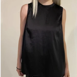 Svart blus  - Svart blus - 89 kr
