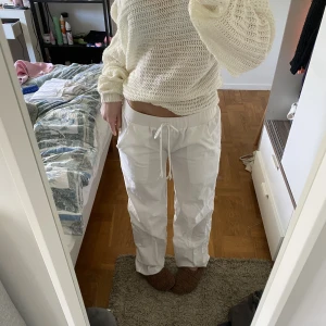 Linnebyxor  - Långa och passar mig som är en xs/s. Köptes på plick och hade blivit omsydda vid skrevet för att göra dem lågmidjade, syns ej när de är på). Säljer pga att de inte sitter som jag önskar på mig💞 köpare står för frakt 