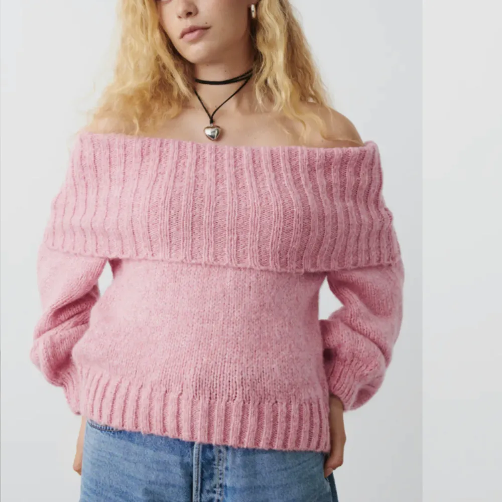 Jätte fin rosa stickad tröja från Gina Tricot ( lånade bilder ). Nypris 399, andvänd två gånger, säljer då de inte va min typ av tröja. Pris kan diskuteras så kom gärna med prisförslag💕. Stickat.