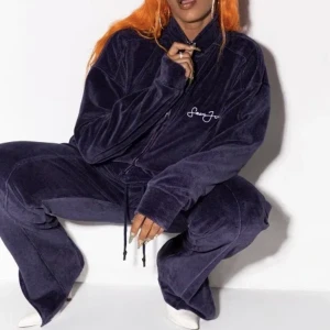 velour tracksuit  - använd en gång 💙 passar storlek XS-S 