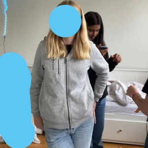 Sail racing - Säljer denna jättefina sail racing koftan❤️Är 165 och de. Passar mig