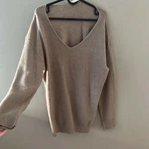 Stickad tröja - Fin stickad tröja med v ring