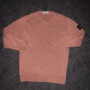 Stone island  - Stone island tröja i rare färg (coral) bra skick 7/10