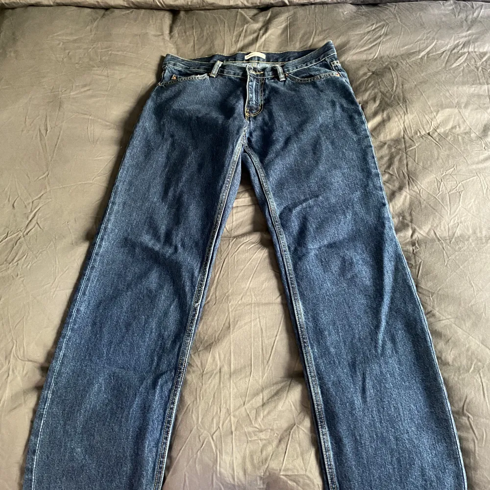 Helt nya jeans från Gina Tricot i modellen Low Straight, storlek 38. Anledningen till försäljning är då jag de för stora för mig:). Jeans & Byxor.