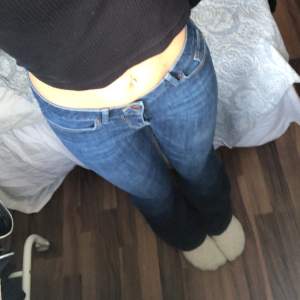 Lågmidjade Lindex Jeans. Mörkblå.  Dm vid frågor!