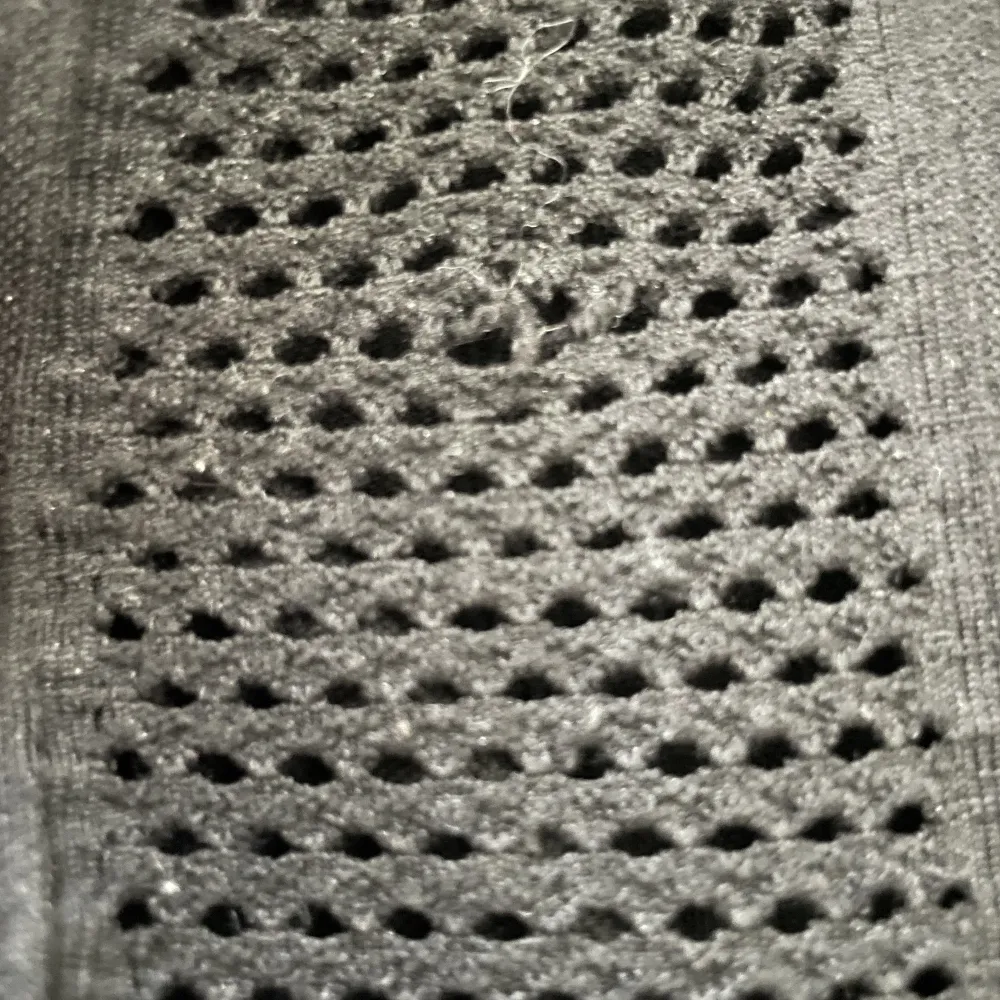 Jättefina och sköna träningstights från icaniwill. Lite trasiga (se bild 2) men endast en liten repa mellan 2 hål . Jeans & Byxor.
