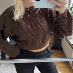 Stickad tröja - Säljer en knappt använd stickad tröja. Nyskick