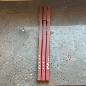 Caia läpp pennor  - Säljer mina Caia läpp pennor för att de aldrig kommit till användning. De är bara testade!