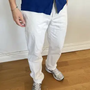 Vita jeans från Tommy Hilfiger. Använda några få gånger