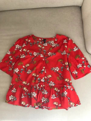 Blus Vero Moda - Vero Moda blus i storlek M. 