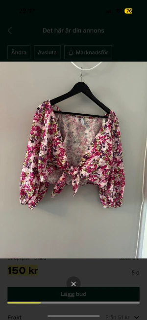 Blus - Superfin blus med blommigt mönster Oanvänt