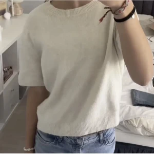 Stickad tshirt  - Stickad tshirt från Hm, slutsåld Använd fåtal gånger 