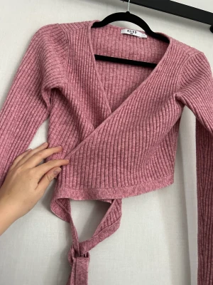 Rosa topp från nakd  - Topp från nakd i mjukt material. Aldrig använd.  Strl L men funkar på M också