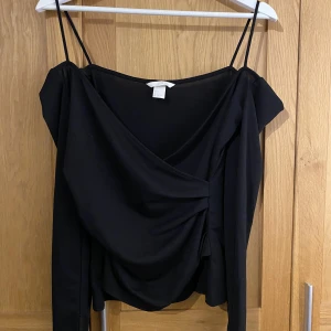 🖤🖤 - Offshoulder topp