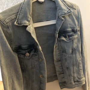 Jeansjacka - Jeansjacka från hm, storlek xs/s