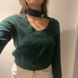 Super cool och unik stickad tröja från zara i den finaste gröna färgen☺️