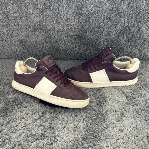 Valentino flycrews  - Hej är ni intresserad av att sälja dem här flycrewsen i storlek 40. Skick 5/10. Nypris 6000 mitt pris 1500. Endast skorna medföljer. Byten är också intressant. Möts i Stockholm eller fraktar spårbart via postnord📦