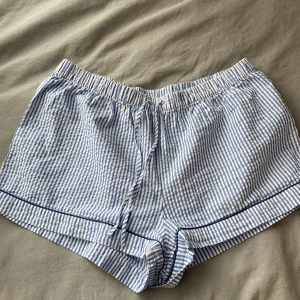 Pyjamasshorts  - Snygga pyjamasshorts från hunkemöller☺️finns även en matchande topp till om man är intresserad! 