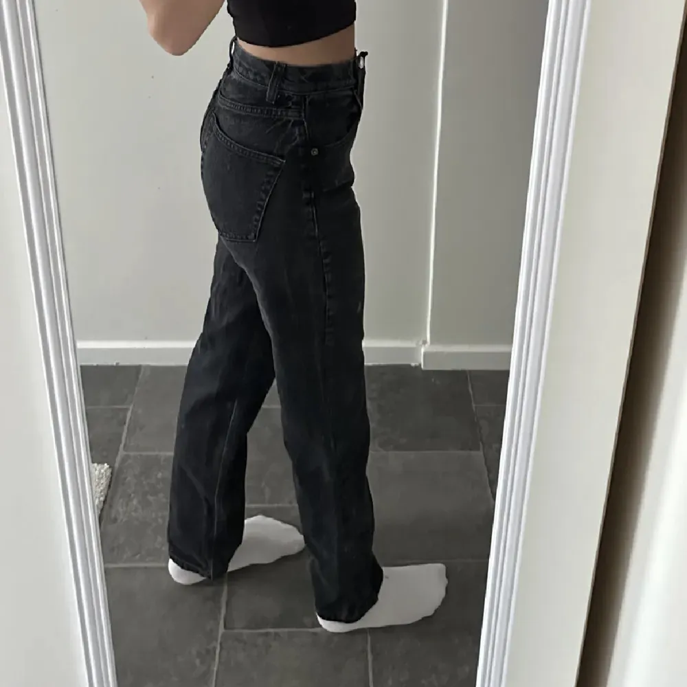 Raka jeans från asos i storleken 32. Jeans & Byxor.