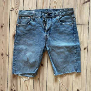jeansshorts - Shorts från levis! Avklippta hehe.. 