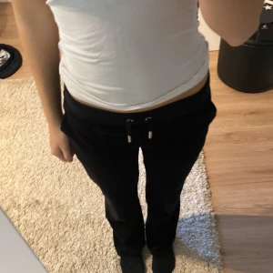 Svarta juciy  - Jätte snygga, väldigt bra skick. Använd Max 5 gånger 