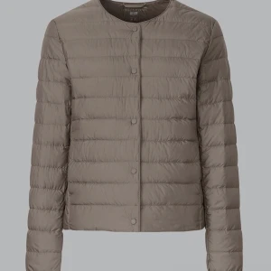 Uniqlo Jacka - Uniqlo jacka i fint skick. Köptes i maj men inte kommit till någon större andvändning. Fler bilder finns vid intresse!