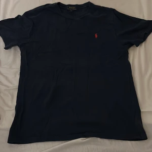 Ralp Lauren t-shirt M - Vanlig T-shirt i bra skick 