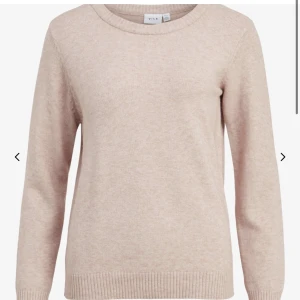 Stickad tröja  - Säljer denna jätte sköna rosa stickade tröja, från vila med jätte bra skick. Perfekt till hösten och vintern. Storlek S 🤍🤍 mer bilder kom privat 💓köpt för 330kr